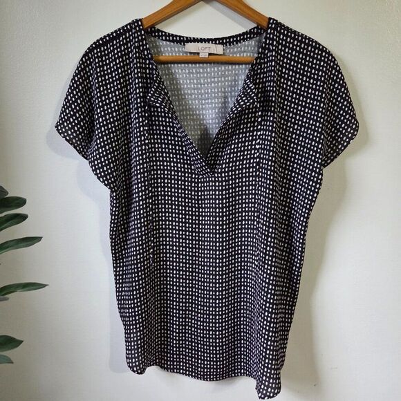 EUC LOFT LOOSE FITTING SPLIT V NECK DOTTED TOP SIZE XS / S - Picture 2 of 14